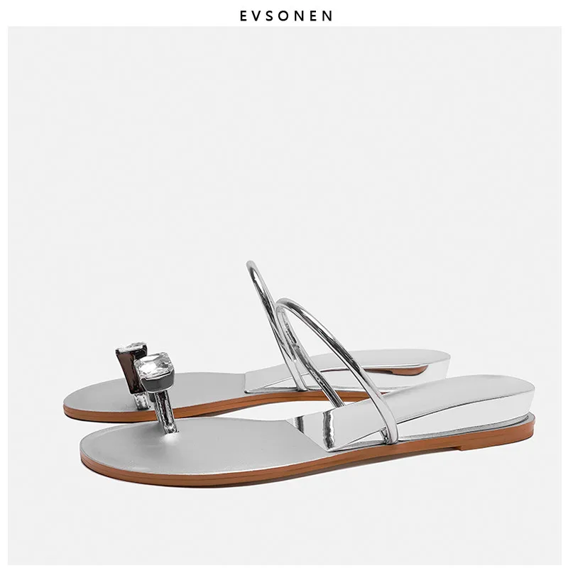 New Pigeon Egg Big Sister with the same water drill to increase the height of slippers inside the toes and outside the sandals
New Pigeon Egg Big Sister with the same water drill to increase the height of slippers inside the toes and outside the sandals