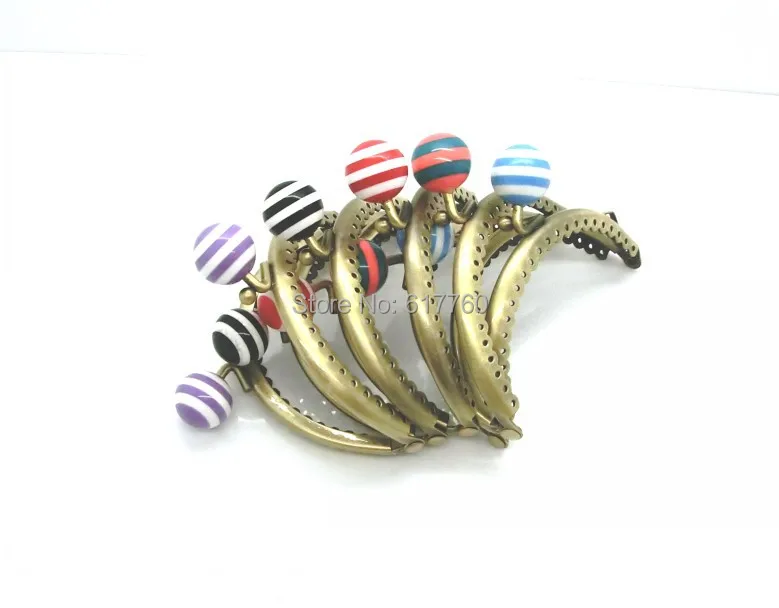 Бесплатная Shipping-5PC металлическая оправа Kiss застежка арка для сумочки античная бронза смешанные цвета полимерный шар 8,5 см x 7 см, D2206
Бесплатная Shipping-5PC металлическая оправа Kiss застежка арка для сумочки античная бронза смешанные цвета полимерный шар 8,5 см x 7 см, D2206