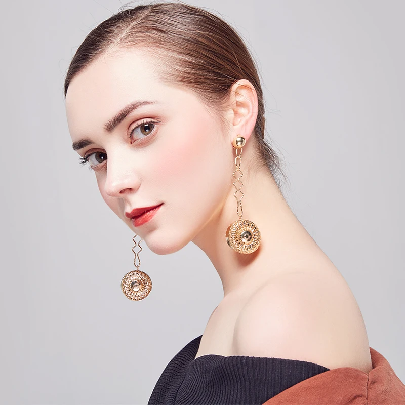 New Hot Sale Earrings jewelry Big pendant wire Earrings post ear Celebrity Brand Hoop Earrings for Women Jewelry wholesale
New Hot Sale Earrings jewelry Big pendant wire Earrings post ear Celebrity Brand Hoop Earrings for Women Jewelry wholesale