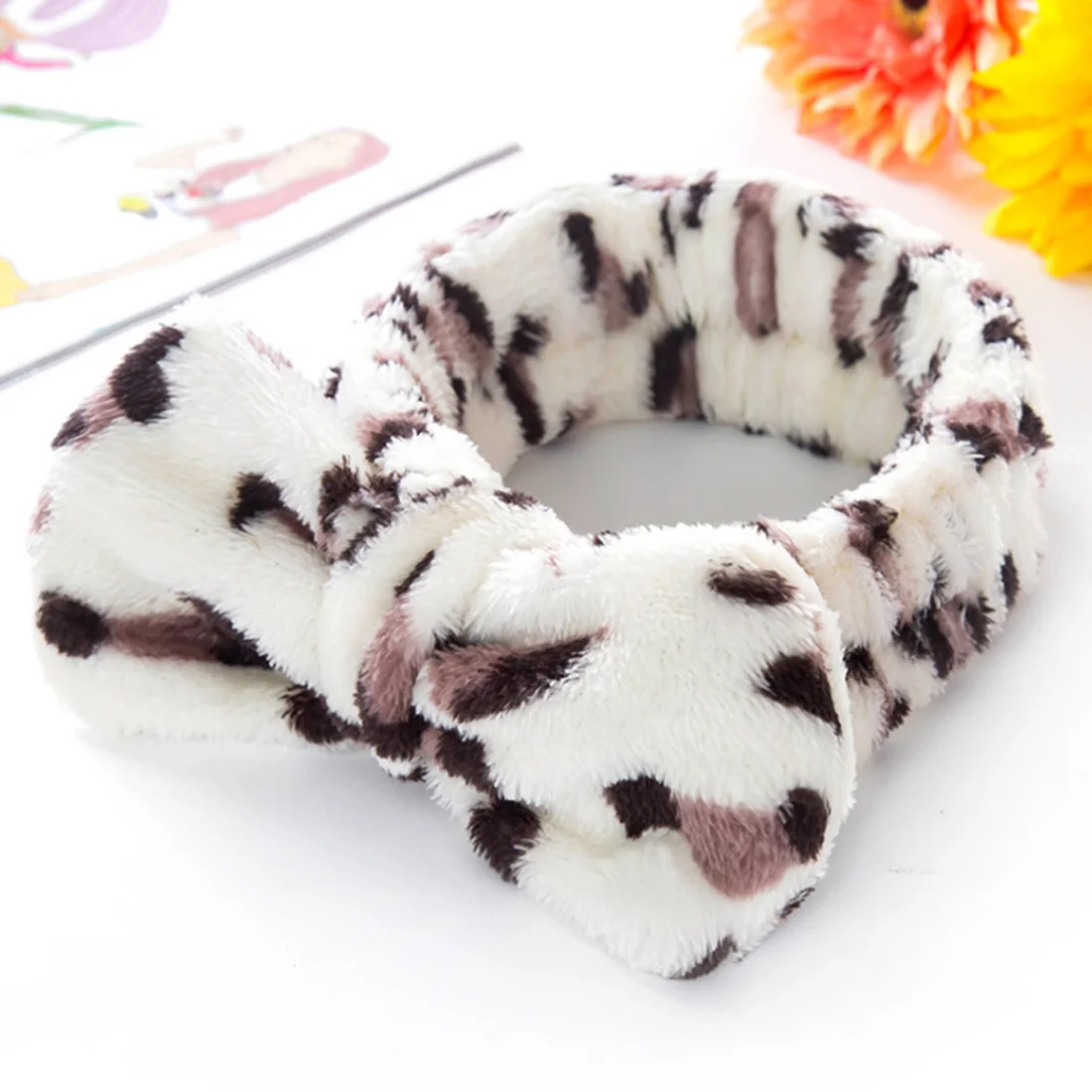 2019 New Coral Velvet Big Bow Polka Dot Striped Leopard Headband Soft Makeup Shower Washing Elastic Hair Bands Hair Accessories
2019 New Coral Velvet Big Bow Polka Dot Striped Leopard Headband Soft Makeup Shower Washing Elastic Hair Bands Hair Accessories