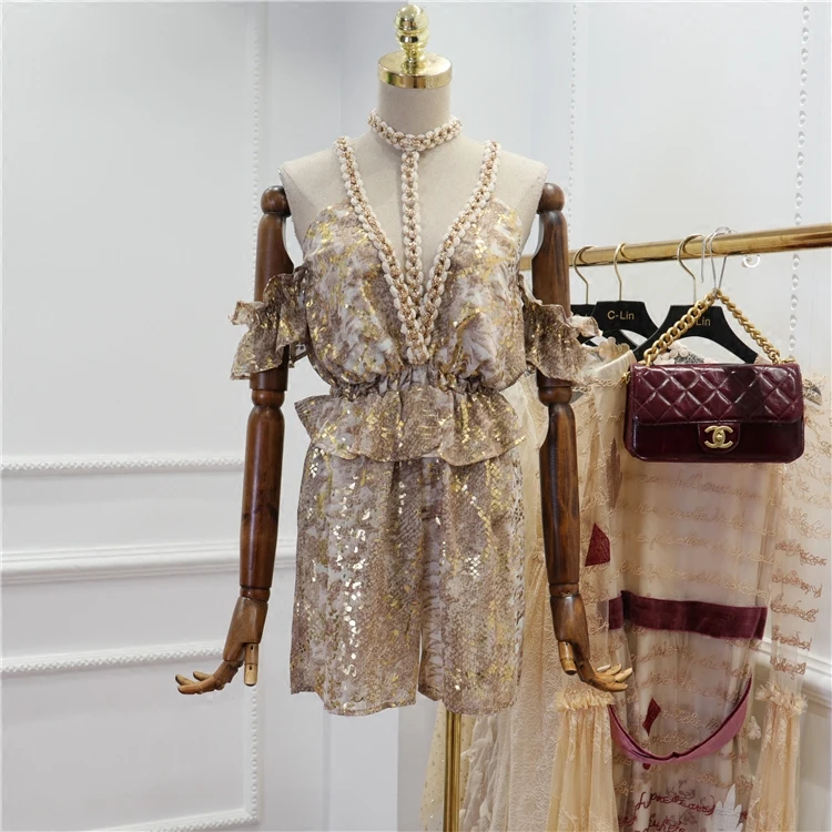 2018 Summer Jumpsuit Women Sexy Feminine Weaving Knit Neck Large V-necked High Waist Chiffon Jumpsuits Girls Holiday Clothing
2018 Summer Jumpsuit Women Sexy Feminine Weaving Knit Neck Large V-necked High Waist Chiffon Jumpsuits Girls Holiday Clothing