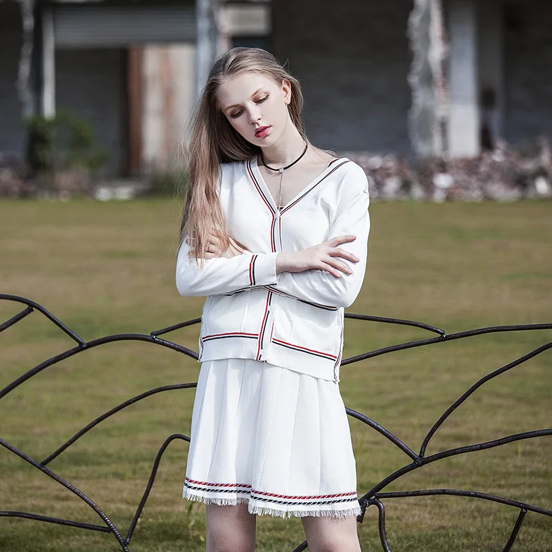 Oumeifeng Long-sleeved V Neck Knitted Cardigan Sweater Fashion Bust Skirt Children Two Suits V-Neck 2 Piece Sets Women Outfits
Oumeifeng Long-sleeved V Neck Knitted Cardigan Sweater Fashion Bust Skirt Children Two Suits V-Neck 2 Piece Sets Women Outfits