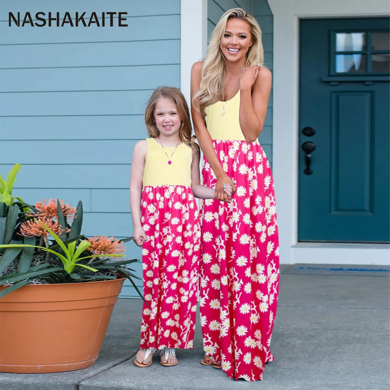 NASHAKAITE Mother Daughter Dresses 2019 Summer Patchwork Daisy Print Long Dress Mother and Daughter Clothes Summer Family Look
NASHAKAITE Mother Daughter Dresses 2019 Summer Patchwork Daisy Print Long Dress Mother and Daughter Clothes Summer Family Look