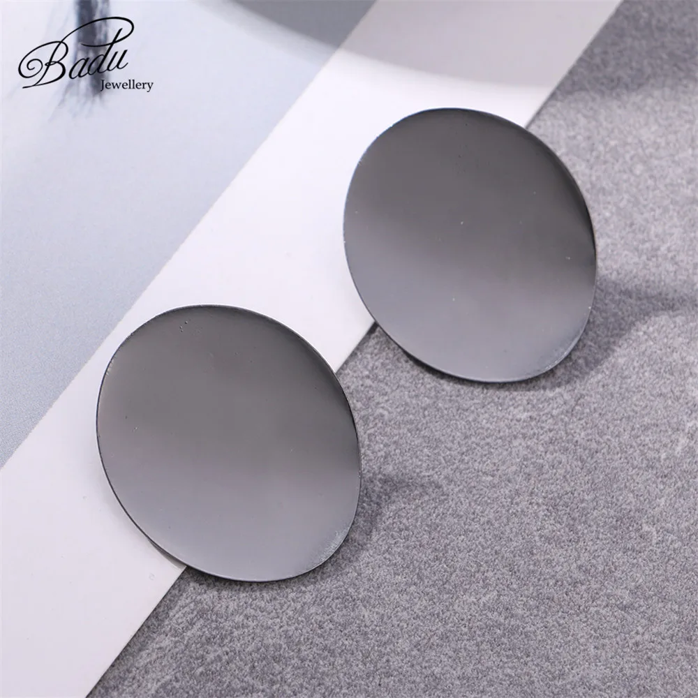 Badu Twisted Metal Stud Earrings for Women Gun-Color Vintage Gothic Big Studs Earrings for Christmas Jewelry Wholesale
Badu Twisted Metal Stud Earrings for Women Gun-Color Vintage Gothic Big Studs Earrings for Christmas Jewelry Wholesale