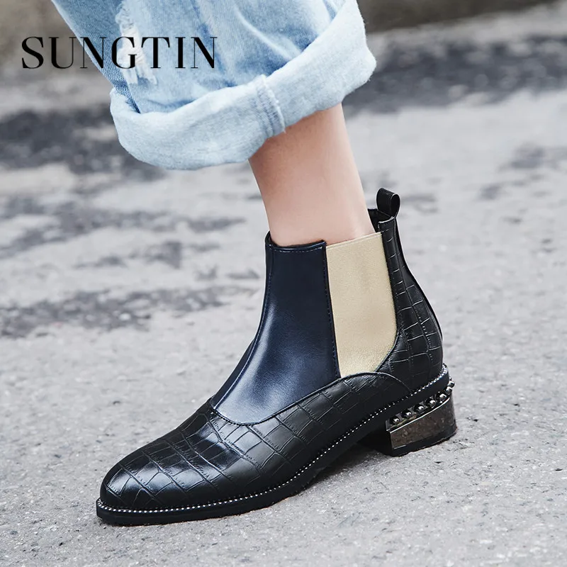 Sungtin Fashion Round Toe Flat Chelsea Boots Plus Size Women Ankle Boots Winter Warm Short Riding Boots Ladies Casual Booties
Sungtin Fashion Round Toe Flat Chelsea Boots Plus Size Women Ankle Boots Winter Warm Short Riding Boots Ladies Casual Booties