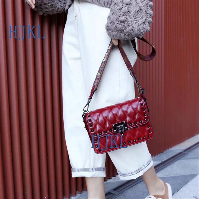 22018 High Quality Fashion Brand New Women Large Capacity Square Simple Bag Real Leather Messenger Crossbody Bag for lady
22018 High Quality Fashion Brand New Women Large Capacity Square Simple Bag Real Leather Messenger Crossbody Bag for lady
