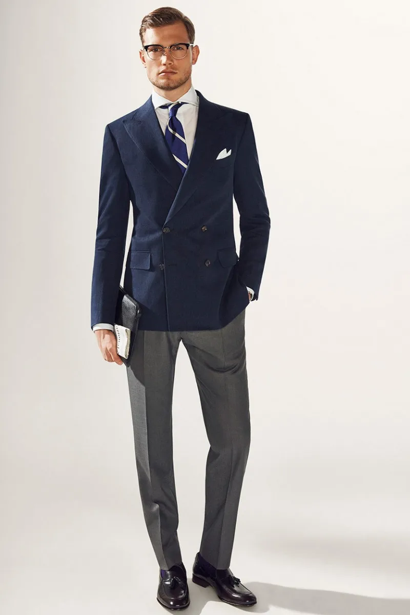 How to wear a navy blue blazer with gold buttons How to wear a navy blue blazer with gold buttons
