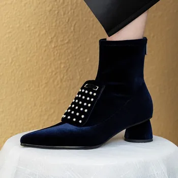 MLJUESE 2020 women ankle boots Patent leather winter short plush rivets black color pointed toe women ankle boots party wedding
MLJUESE 2020 women ankle boots Patent leather winter short plush rivets black color pointed toe women ankle boots party wedding
