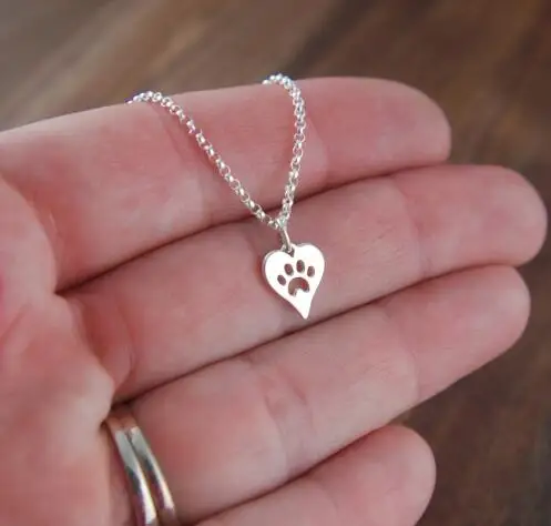 Jisensp New Fashion Dog Paw Footprint Heart Necklace for Women Summer Style Animal Pet Puppy Palm Paw Mark Print Necklace Gifts
Jisensp New Fashion Dog Paw Footprint Heart Necklace for Women Summer Style Animal Pet Puppy Palm Paw Mark Print Necklace Gifts