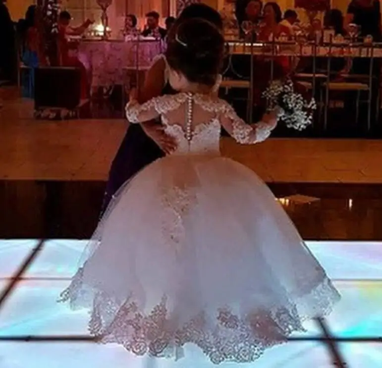 Long Sleeve Ball Gown Princess Flower Girls Dresses Appliques with Beaded Stunning Cute Girls First Communion Dress White
Long Sleeve Ball Gown Princess Flower Girls Dresses Appliques with Beaded Stunning Cute Girls First Communion Dress White