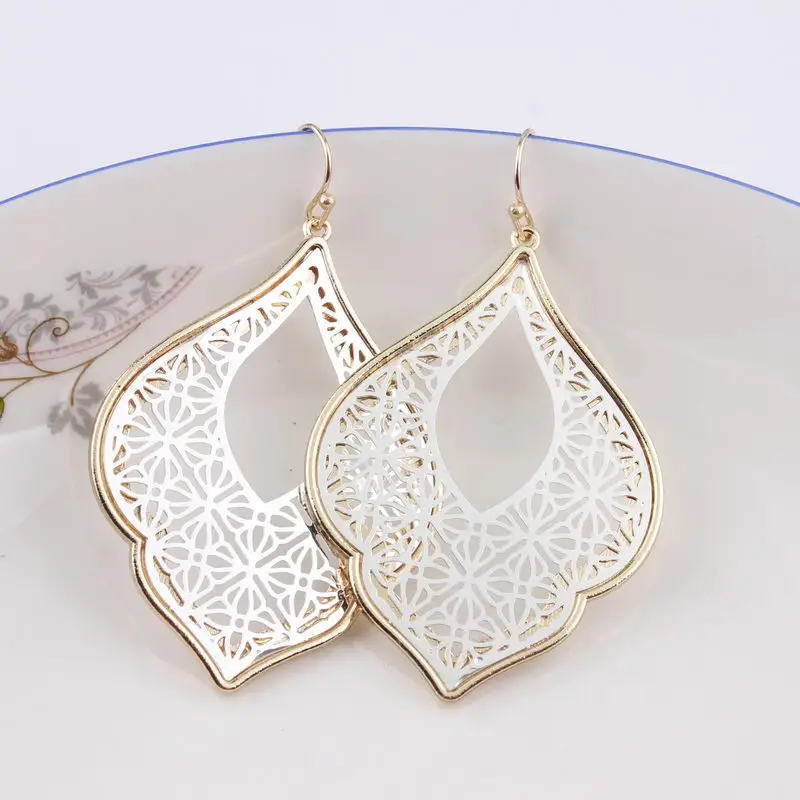 ZWPON 2018 New Graceful Arabesque Teardrop Dangle Earrings for Women Fashion Gold Filigree Heart Earrings Love Jewelry Wholesale
ZWPON 2018 New Graceful Arabesque Teardrop Dangle Earrings for Women Fashion Gold Filigree Heart Earrings Love Jewelry Wholesale