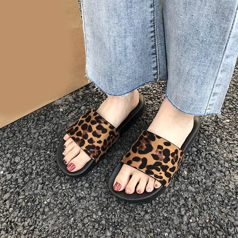 2019 New Leopard Woman Slippers Summer Open Toe Slides Female Flat Open Toe Beach Shoes Comfortable Ladies Outdoor Shoes
2019 New Leopard Woman Slippers Summer Open Toe Slides Female Flat Open Toe Beach Shoes Comfortable Ladies Outdoor Shoes