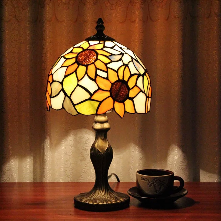 Stained Glass American Pastoral Sun flower Creative Retro Art Ornament lighting bedroom Bedside decorative desk lamp 110-240VE27
Stained Glass American Pastoral Sun flower Creative Retro Art Ornament lighting bedroom Bedside decorative desk lamp 110-240VE27