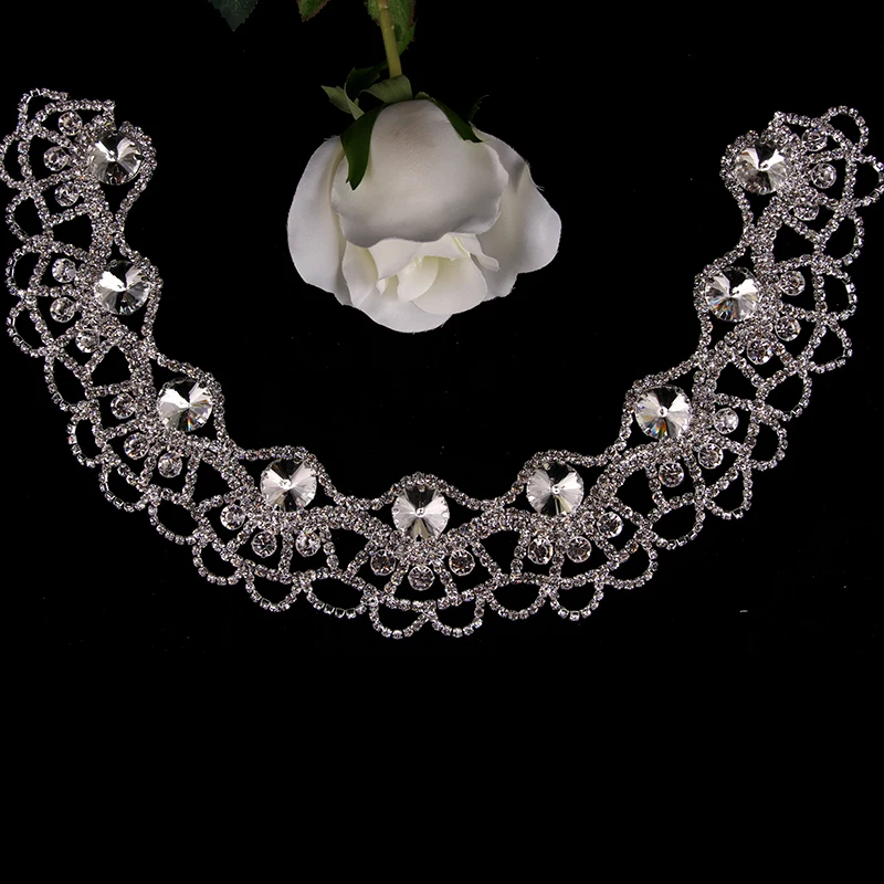 Luxury Shining Crystal Rhinestones Applique for Wedding Dresses Necklace Dress Collar Applique Sew on
Luxury Shining Crystal Rhinestones Applique for Wedding Dresses Necklace Dress Collar Applique Sew on