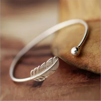LULU-PIG Fashion 925 Sterling silverSimple open feather small bead leaf bracelet hanban bracelet accessories B0009
LULU-PIG Fashion 925 Sterling silverSimple open feather small bead leaf bracelet hanban bracelet accessories B0009