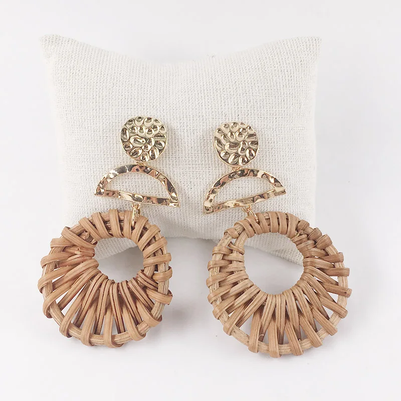 2019New Handmade Banging on metal Earrings For Women Wooden Straw Weave Rattan Earrings water drop Wedding Trendy Dangle Jewelry
2019New Handmade Banging on metal Earrings For Women Wooden Straw Weave Rattan Earrings water drop Wedding Trendy Dangle Jewelry