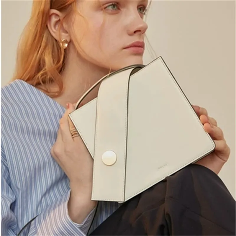Milk bear Women Messenger Bags Designer Small Flap Handbag Women Split Leather Shoulder Bag Crossbody for Lady Fashion Purse
Milk bear Women Messenger Bags Designer Small Flap Handbag Women Split Leather Shoulder Bag Crossbody for Lady Fashion Purse