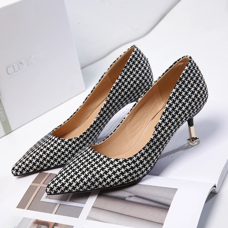 2018Spring And Autumn New Small Fragrance Pointed Woman High Heel Black And White Plaid Shoes Sweet Sexy High-Heeled Dress Shoes 
2018Spring And Autumn New Small Fragrance Pointed Woman High Heel Black And White Plaid Shoes Sweet Sexy High-Heeled Dress Shoes
