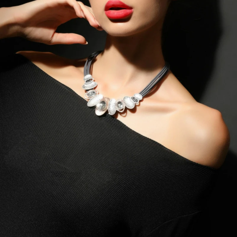 Silver Gold Color Rhinestone Chokers Necklace Vintage Leather pendant Necklaces For Women Female Statement Punk Banquet Jewelry
Silver Gold Color Rhinestone Chokers Necklace Vintage Leather pendant Necklaces For Women Female Statement Punk Banquet Jewelry
