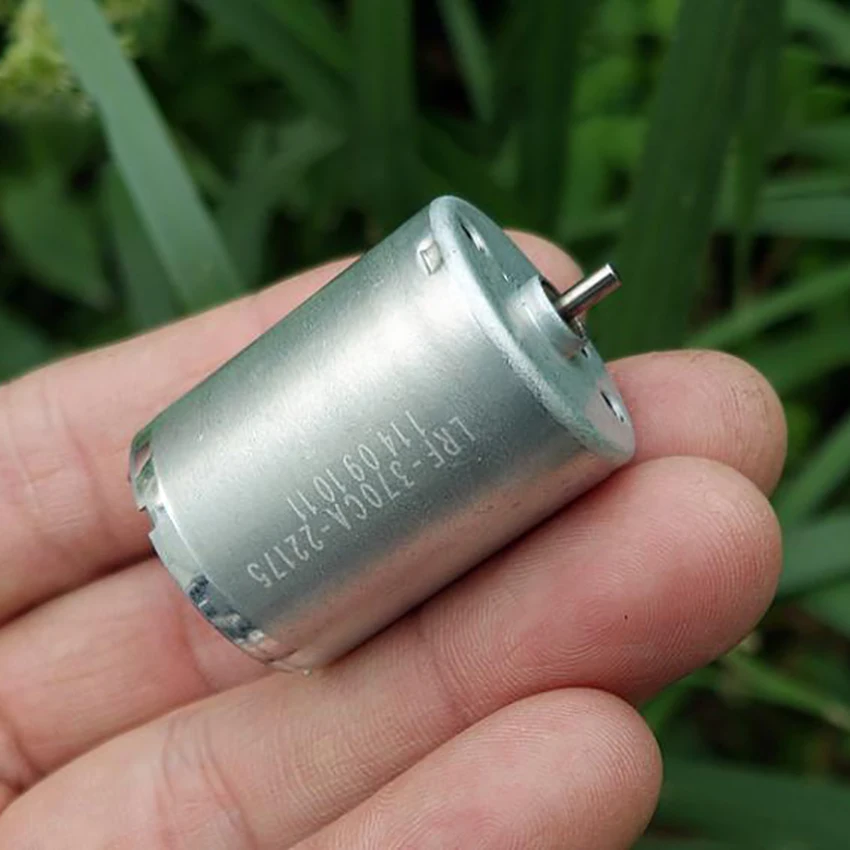 370 Air Pump Motor with Metal Brush + Metal Commutator DC 5V-6V 4900-5900rpm Shaft Dia 2mm, Shaft Length 6.5mm, M3 Screw Hole
370 Air Pump Motor with Metal Brush + Metal Commutator DC 5V-6V 4900-5900rpm Shaft Dia 2mm, Shaft Length 6.5mm, M3 Screw Hole