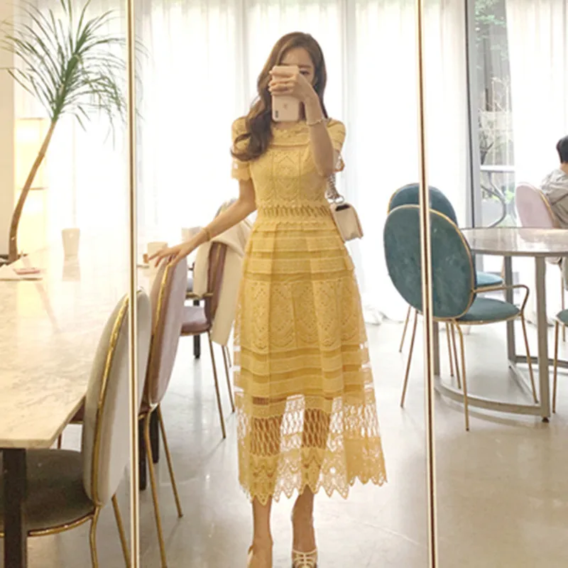 2019 Runway Designer Summer Holiday Lace Midi Dress Women O neck sexy Hollow Out Short Sleeve Party Dress Elegant holiday dress
2019 Runway Designer Summer Holiday Lace Midi Dress Women O neck sexy Hollow Out Short Sleeve Party Dress Elegant holiday dress