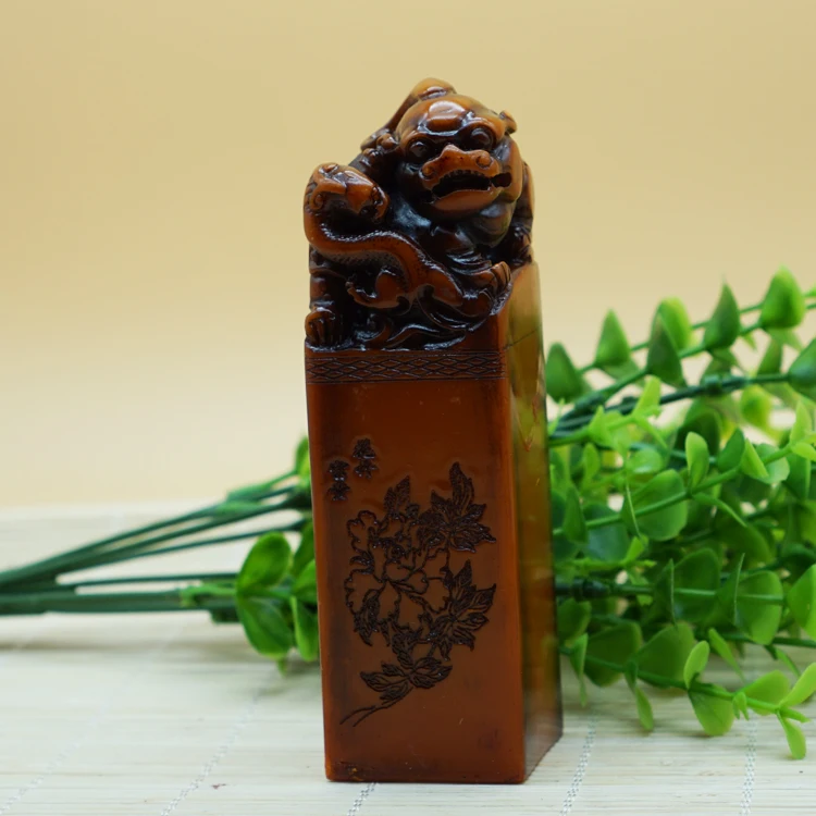 Natural Shoushan stone, (Tian Huang color) bloom rich, calligraphy, calligraphy and painting seal cutting seal.
Natural Shoushan stone, (Tian Huang color) bloom rich, calligraphy, calligraphy and painting seal cutting seal.