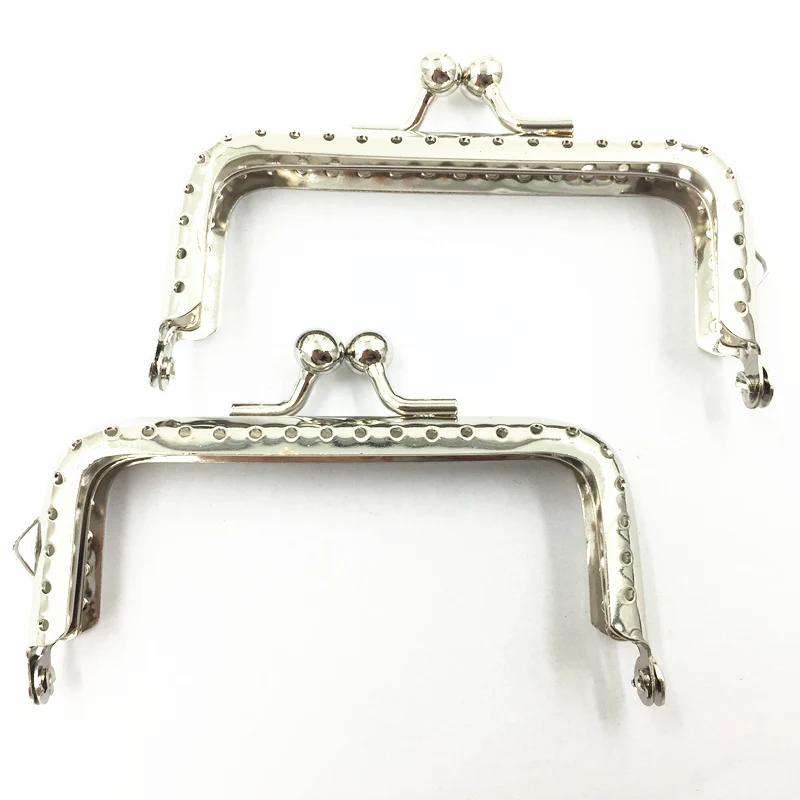 Silver Tone Smooth Metal Purse Frame Arch Kiss Clasp Rectangle Purse Bag Lock Square Handbag Clutch Handle Luggage Accessories
Silver Tone Smooth Metal Purse Frame Arch Kiss Clasp Rectangle Purse Bag Lock Square Handbag Clutch Handle Luggage Accessories
