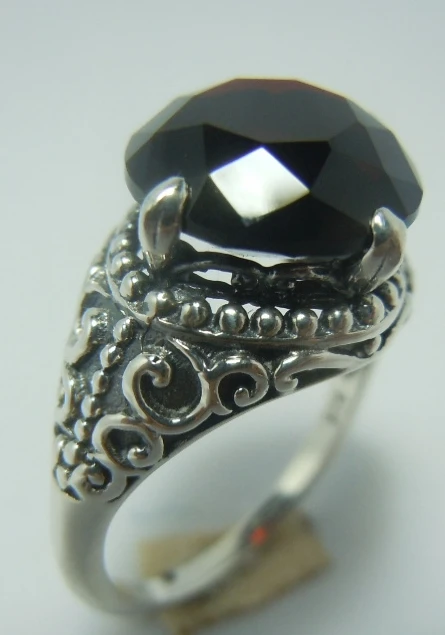 fashion The wind restoring ancient ways is garnet Personality, temperament of the queen Restoring ancient ways ring
fashion The wind restoring ancient ways is garnet Personality, temperament of the queen Restoring ancient ways ring