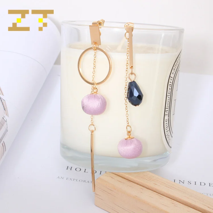 2019 Hot Sale Fashion Asymmetry Long Tassel Circle Metal Strips Blue Crystal Pendants Women Fabric Red Purple Ball Drop Earrings
2019 Hot Sale Fashion Asymmetry Long Tassel Circle Metal Strips Blue Crystal Pendants Women Fabric Red Purple Ball Drop Earrings