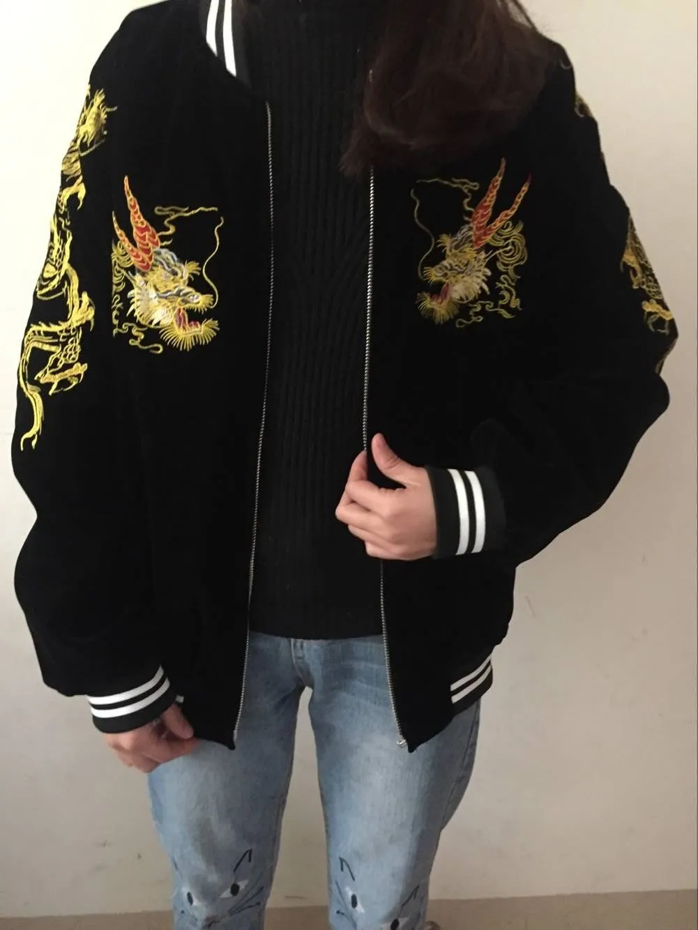 Korean Streetwear Warm Thick Velvet Embroidery Japanese Dragon Loose Plus Size Zipper Jacket Oversized Coat Tracksuit Outerwear
Korean Streetwear Warm Thick Velvet Embroidery Japanese Dragon Loose Plus Size Zipper Jacket Oversized Coat Tracksuit Outerwear