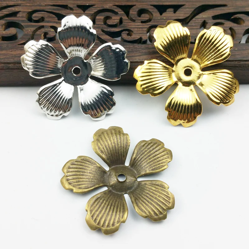 20 pcs/lot 32mm Gold color/ /Antique bronze Metal Filigree Flowers Slice Charms Setting Jewelry DIY Components
20 pcs/lot 32mm Gold color/ /Antique bronze Metal Filigree Flowers Slice Charms Setting Jewelry DIY Components