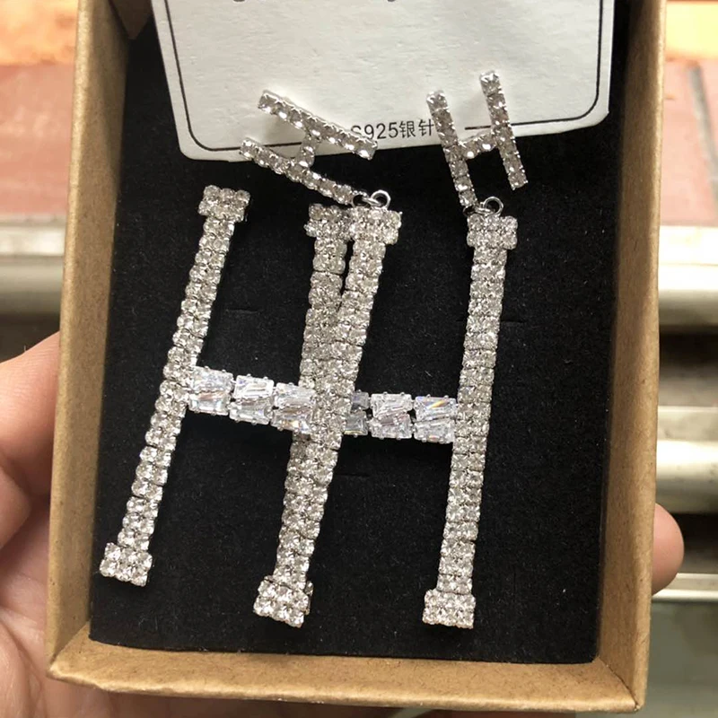 Brand Letter H Earrings for Woman Fashion Luxury Full Rhinestone Crystal Drop Earrings Wedding Jewelry pendientes Z004
Brand Letter H Earrings for Woman Fashion Luxury Full Rhinestone Crystal Drop Earrings Wedding Jewelry pendientes Z004