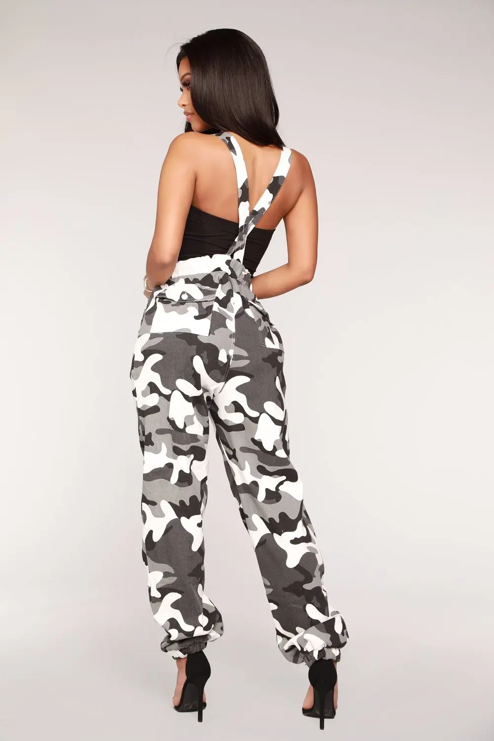 05-09-18_Studio_3HDR21444_Grey