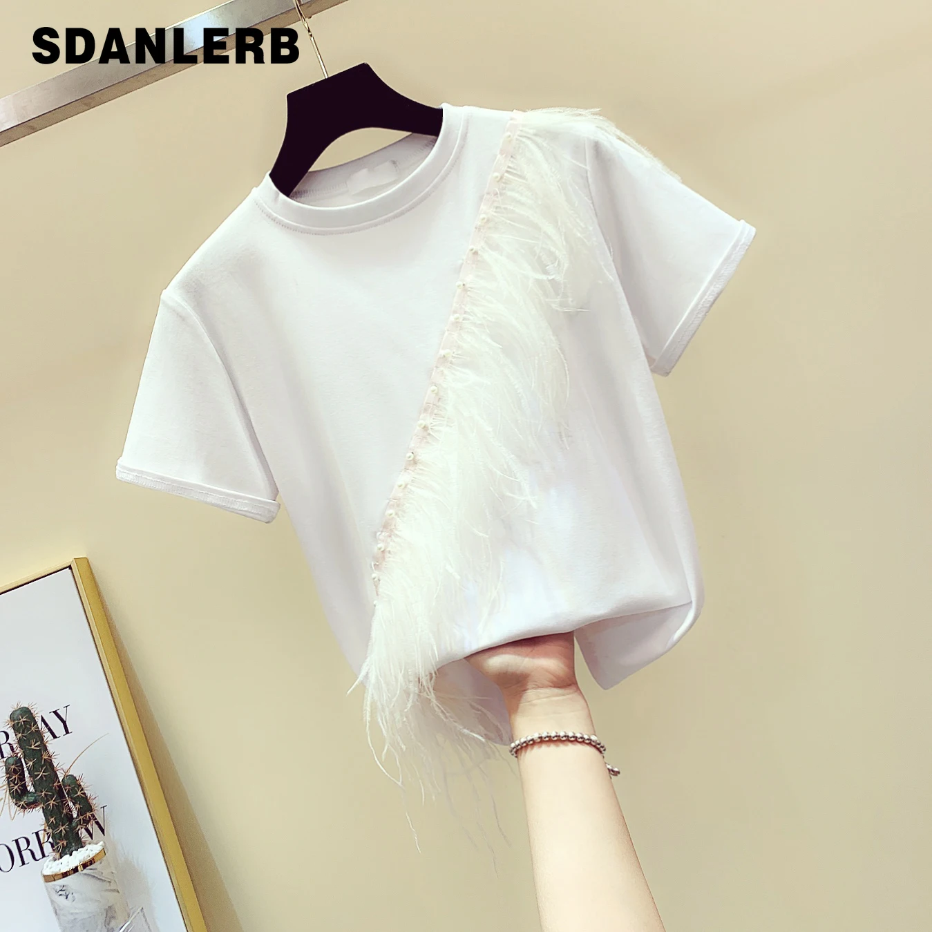 Bead Feather Tshirt Tee Shirt Women 2019 Summer New Pearl Feather Fringed T-shirt Women's Short Sleeve Shirt Temperament Top
Bead Feather Tshirt Tee Shirt Women 2019 Summer New Pearl Feather Fringed T-shirt Women's Short Sleeve Shirt Temperament Top