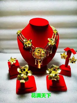 Yulaili Chinese Design Style Women Engagement Gold-color Big Flower Necklace Bracelet Earrings Ring Window Jewelry Display
Yulaili Chinese Design Style Women Engagement Gold-color Big Flower Necklace Bracelet Earrings Ring Window Jewelry Display