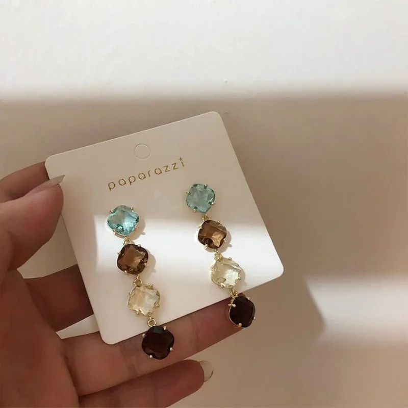 2019 New Arrival Crystal Vintage Water Drop Women Dangle Korean Fashion Tassel Earrings Long Exaggerated Color Female Earrings
2019 New Arrival Crystal Vintage Water Drop Women Dangle Korean Fashion Tassel Earrings Long Exaggerated Color Female Earrings