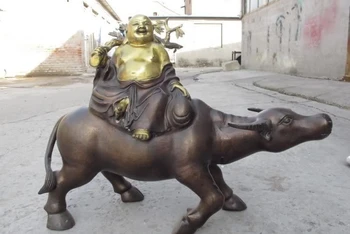 Chinese Classic Bronze Gilt Happy Maitreya Buddha Ride on Bull Ox cattle Statue
Chinese Classic Bronze Gilt Happy Maitreya Buddha Ride on Bull Ox cattle Statue