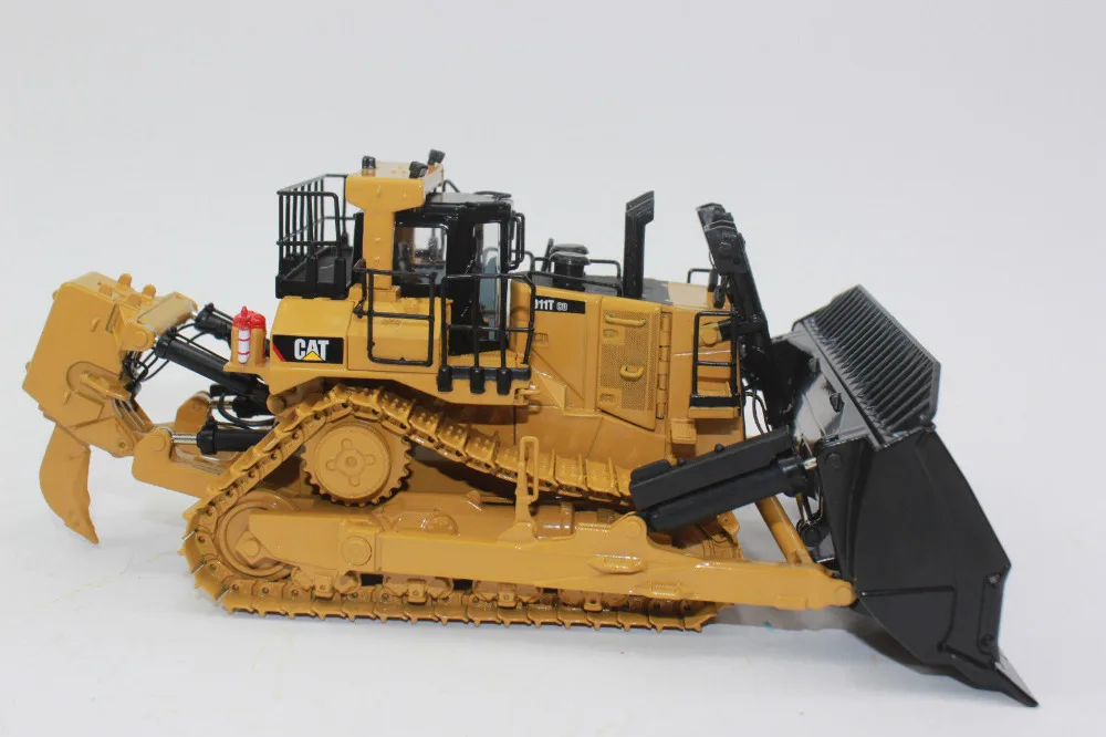 caterpillar scale models