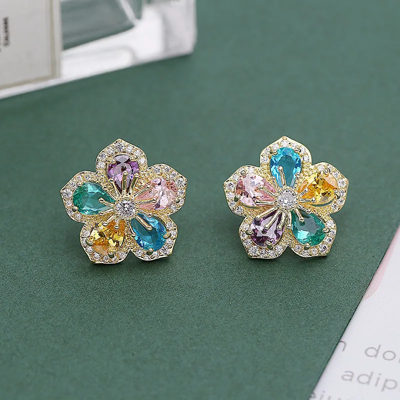 Exquisite Cute Flower Shape Zircon Stud Earrings for Women Romantic Wedding Gold Color Wedding Earings Gift Brincos Jewelrry
Exquisite Cute Flower Shape Zircon Stud Earrings for Women Romantic Wedding Gold Color Wedding Earings Gift Brincos Jewelrry