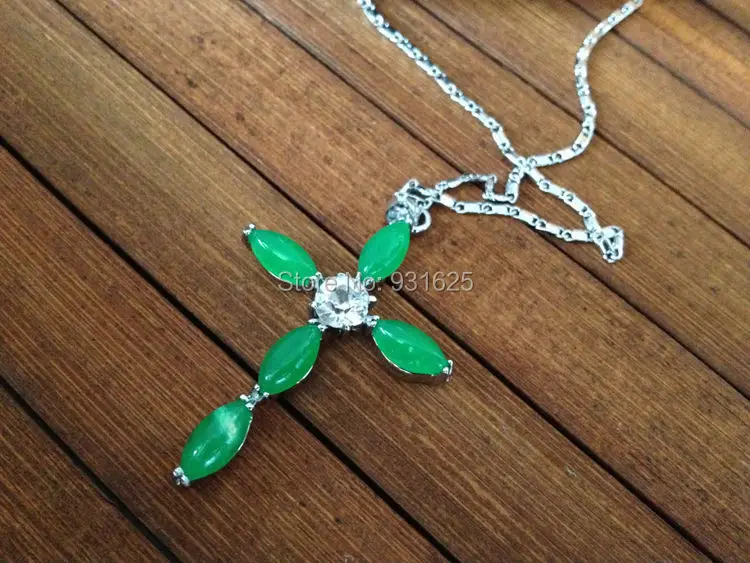 High Quality Natural Green Stone Gem Yu Inlay Cross Lucky Pendant Genuine Stone Crystal Chain Link Fashion Women's Necklace
High Quality Natural Green Stone Gem Yu Inlay Cross Lucky Pendant Genuine Stone Crystal Chain Link Fashion Women's Necklace
