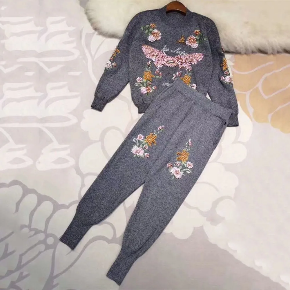 High Quality Luxury Knit Pant Suit 2018 New Fashion Elegant Tracksuit Women Embroidery Sweater Pants Suits Set 2 Piece Set Women
High Quality Luxury Knit Pant Suit 2018 New Fashion Elegant Tracksuit Women Embroidery Sweater Pants Suits Set 2 Piece Set Women