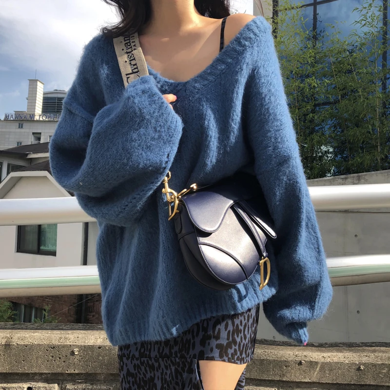 2018 autumn and winter loose solid color v neck sexy blue sweaters womens sweaters and pullovers womens (X7269)
2018 autumn and winter loose solid color v neck sexy blue sweaters womens sweaters and pullovers womens (X7269)
