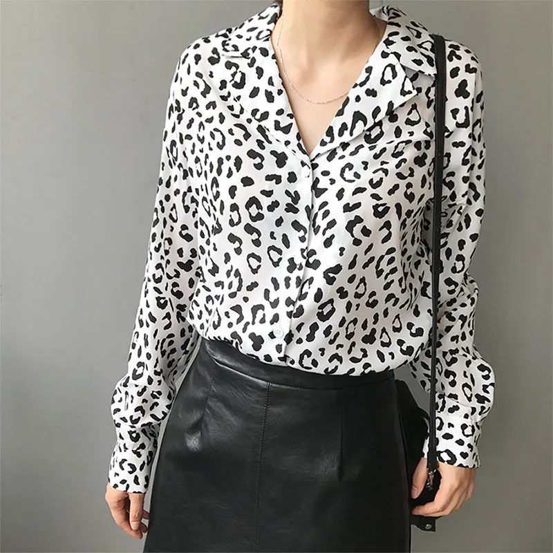 Vintage Leopard Print Single-Breasted Shirt Women Casual Turn-down Collar Long Sleeve Blouse Spring Female Fashion Soft Shirts
Vintage Leopard Print Single-Breasted Shirt Women Casual Turn-down Collar Long Sleeve Blouse Spring Female Fashion Soft Shirts