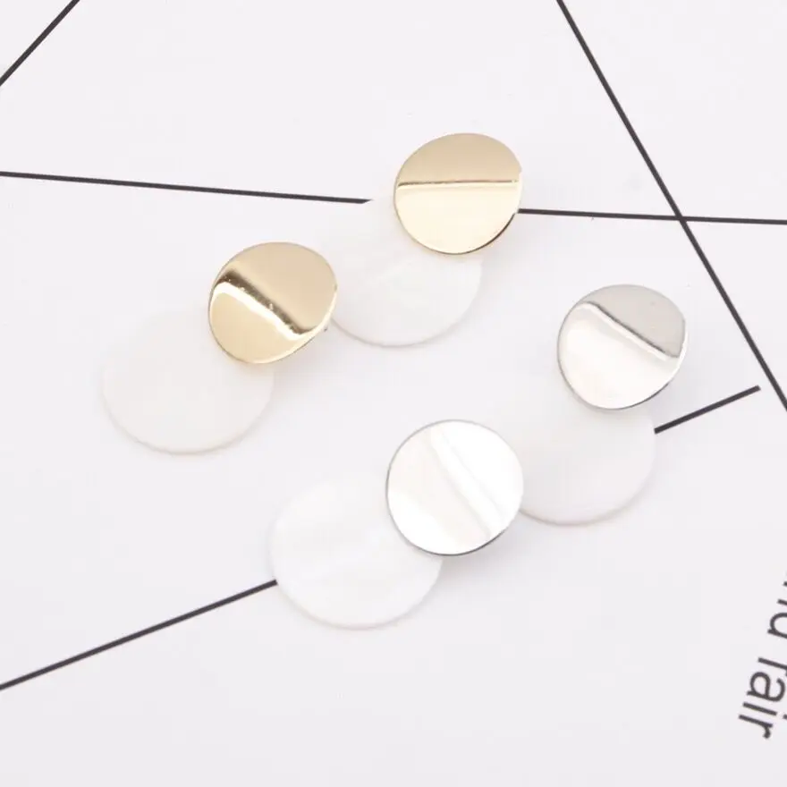 Gold and silver double color selection of metal round earrings with shell splicing Earrings earrings for women MXIAOD
Gold and silver double color selection of metal round earrings with shell splicing Earrings earrings for women MXIAOD