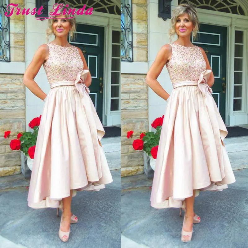 2018 Tea Length Mother Of The Bride Dresses A Line Jewel Beaded Sequined Top With Sash Satin Party Dress Simple Pink Prom Gowns
2018 Tea Length Mother Of The Bride Dresses A Line Jewel Beaded Sequined Top With Sash Satin Party Dress Simple Pink Prom Gowns