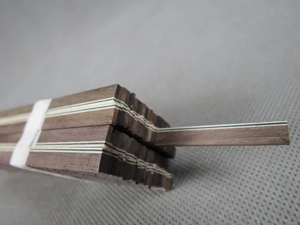 25STRIPS LUTHIER FIGURED PURFLING C-24,Measures 6mm x 1.5mm thick and 810mm long
25STRIPS LUTHIER FIGURED PURFLING C-24,Measures 6mm x 1.5mm thick and 810mm long