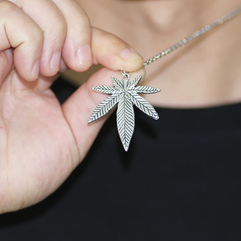 Maple Leaf Necklaces Hip Hop Punk Long Chain Pendants Necklace For Men And Women Unisex 3 Colors Gold Silver Charm Jewelry
Maple Leaf Necklaces Hip Hop Punk Long Chain Pendants Necklace For Men And Women Unisex 3 Colors Gold Silver Charm Jewelry