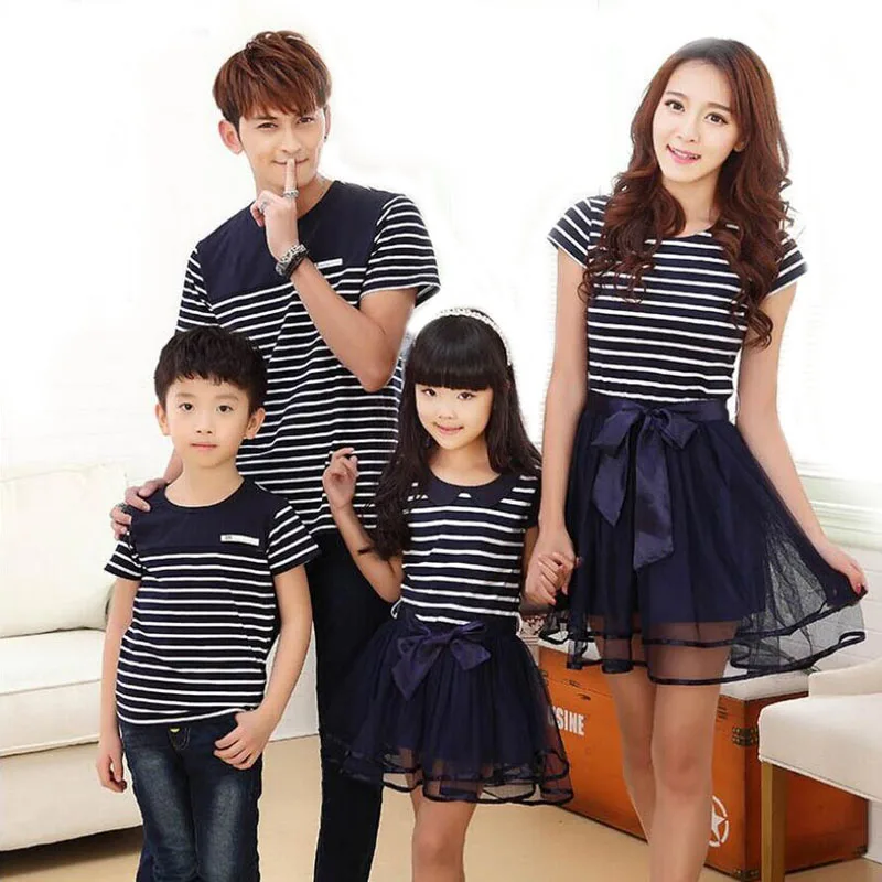 Matching Family Clothes Fashion Look Striped Summer T-shirt Outfits Mother And Daughter Dresses And Father Son Baby Boy Girl
Matching Family Clothes Fashion Look Striped Summer T-shirt Outfits Mother And Daughter Dresses And Father Son Baby Boy Girl