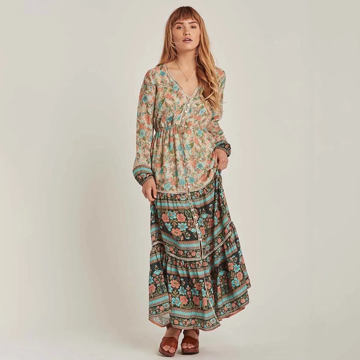 Vintage Long Sleeve Dress Beige Floral Print Dresses Boho Chic Beach Maxi Dress Casual V Neck Patchwork Lace Dress Women Vestido
Vintage Long Sleeve Dress Beige Floral Print Dresses Boho Chic Beach Maxi Dress Casual V Neck Patchwork Lace Dress Women Vestido