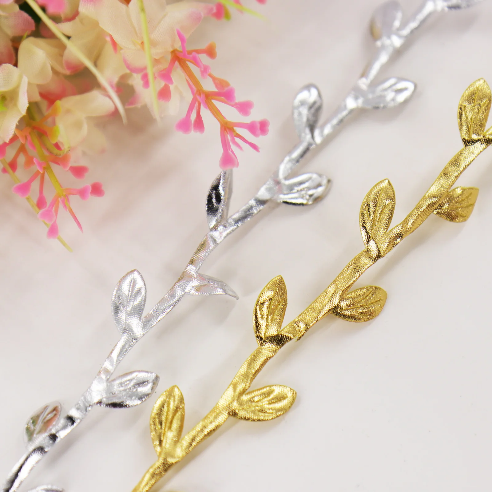 Romantic Wedding DIY Decor Gold/Sliver Artificial Leaf Leaves Vine wreath Home Decor Silk Flowers Gift Wrapping decorations
Romantic Wedding DIY Decor Gold/Sliver Artificial Leaf Leaves Vine wreath Home Decor Silk Flowers Gift Wrapping decorations